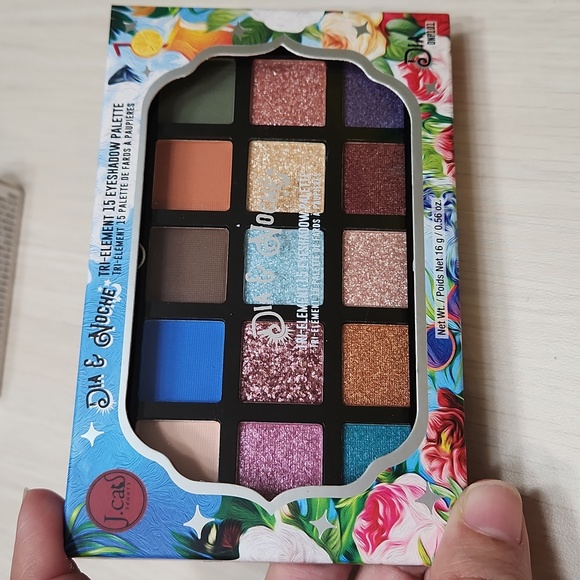 J.Cat Beauty Dia & Noche 🎨Eyeshadow Palette 🎨in Dia DNP101 15 colors 🌟NEW🌟 - Picture 2 of 7